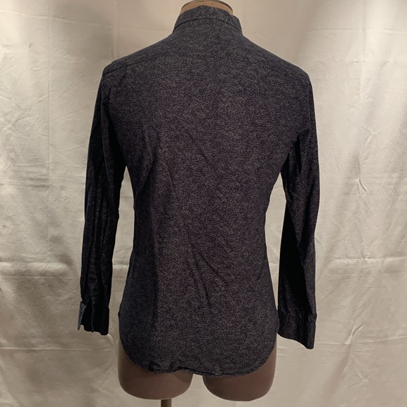 Club Monaco Navy wave pattern button down Size Small - Picture 4 of 6